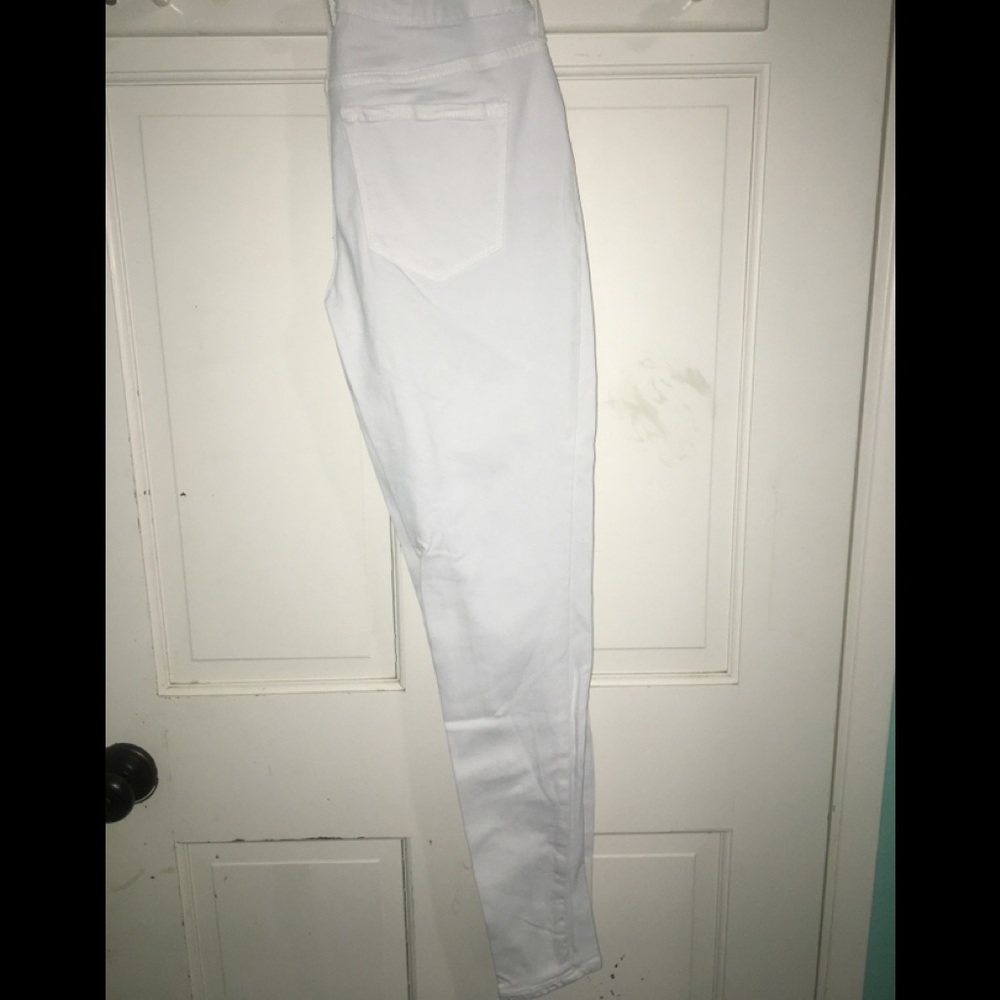 White skinny jeans